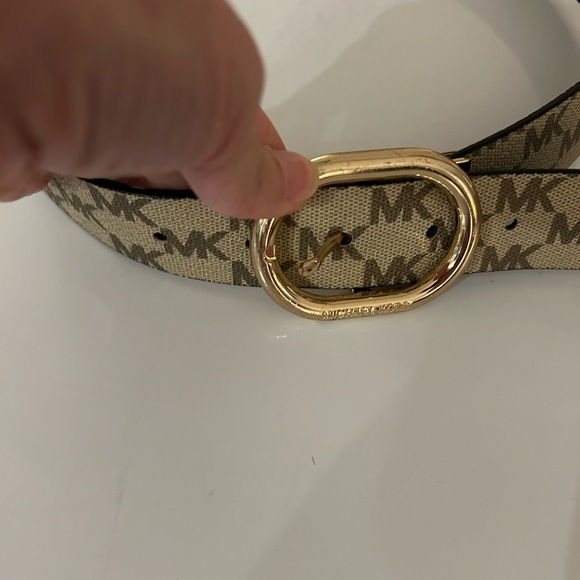 Michael Kors Signature Black and Gold Belt Reversible - Picture 5 of 5